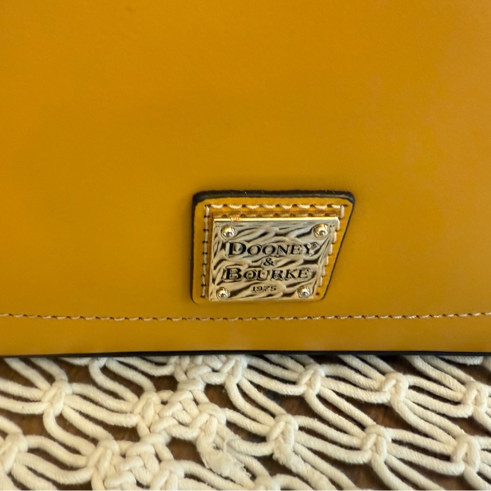 Dooney & Bourke Beacon Vechtta Slip Tote Shoulder Bag. NWOT. - Picture 3 of 4